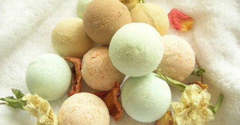 Какая хозяйка не знает о том, что необходимо содержать туалет в идеальном порядке? Конечно, ведь это не секрет, что там скапливается большое количество микробов и вредных бактерий. Когда-то, еще от своей бабушки услышала, что хорошую хозяйку судят по чистоте санузла. 