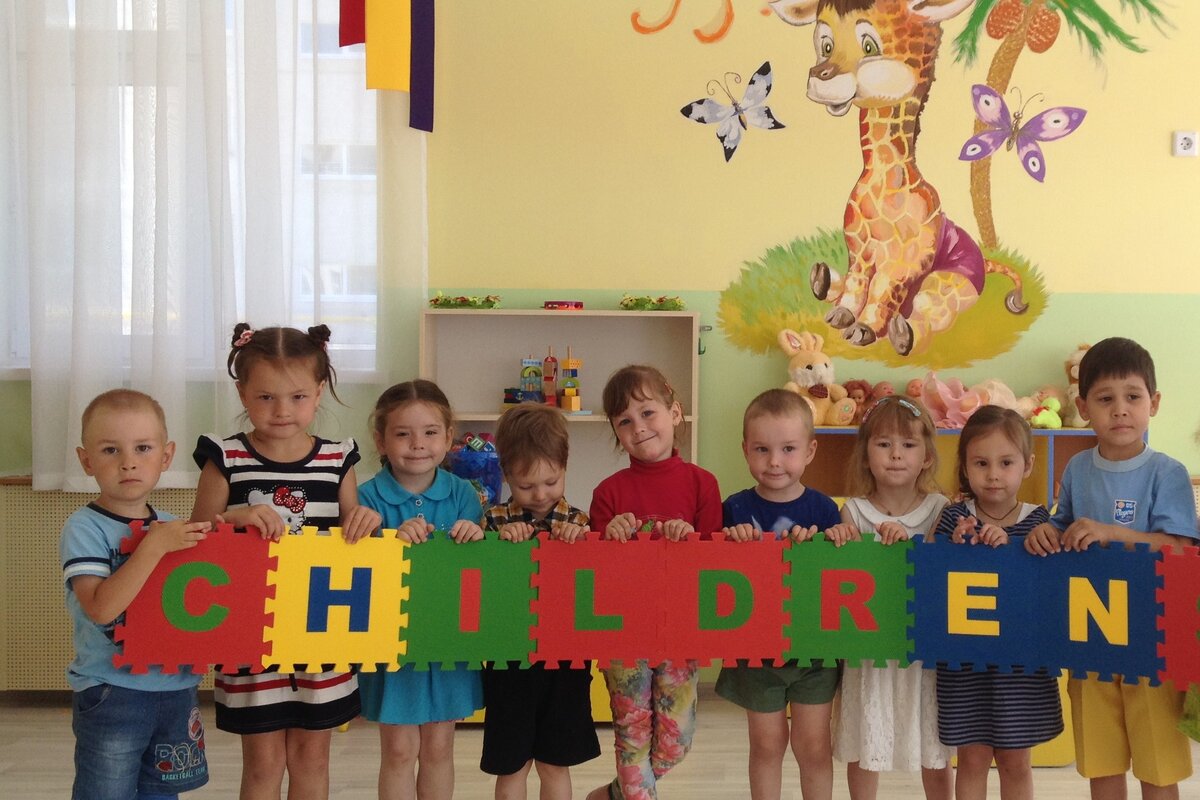 Нужен ли малышу, который только только начал осваивать родной язык, иностранный язык? Будет ли польза для ребёнка? 
