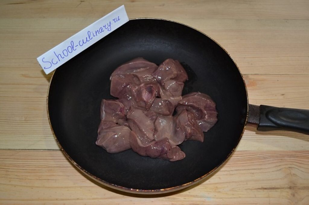 Можно котам куриную печень. Куриная печень в молоке. куриная печень в соевом соусе. куриная печень на сушке.