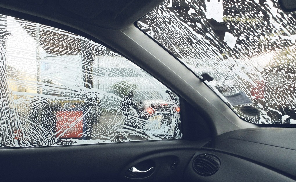 Как используют зубную пасту и крем для бритья в автомобиле