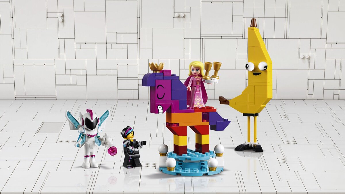 Не буду писать Вам спойлеры. Просто оставлю маленькую подсказку: присмотритесь у кого есть корона.  Деталей:115, минифигурок: 3 цена: 10$ (1000 рублей)