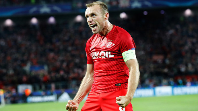 Денис Глушаков очень любит лайкать 