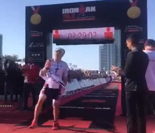 Финиш Кристиана Блюмменфельта на Ironman Bahrein