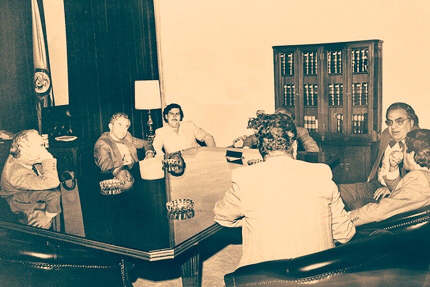 Эскобар в ходе переговоров