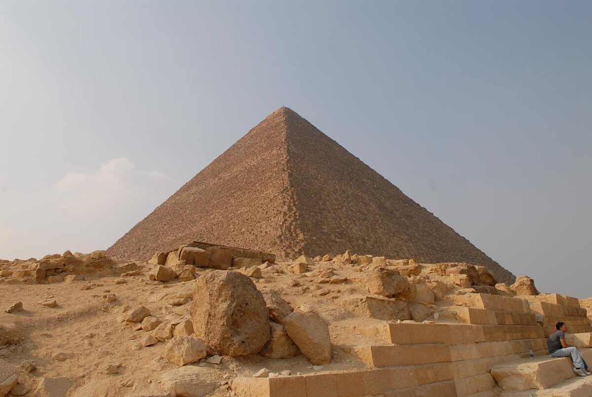    Фото:  egypt-ru.touristgems.com                     Пирамида Хеопса