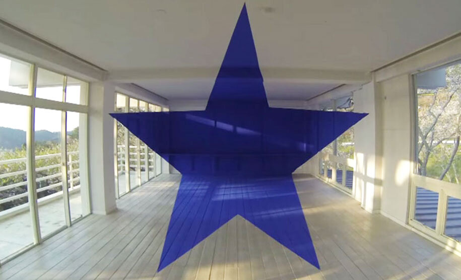 Фотограф Жорж Русс в своих работах использует лишь краски и правильный ракурс, никакого фотошопа