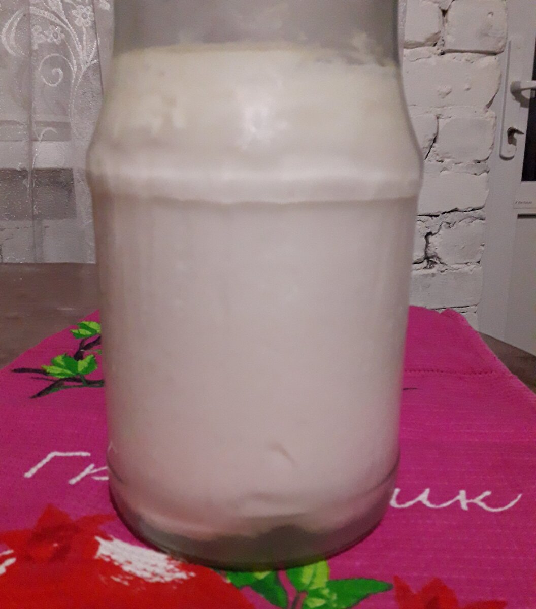 В хорошем молоке вот столько сыворотки или 1/3