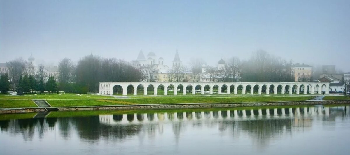 Новгород вода. Великий Новгород Дворище. Новгород Ярославово Дворище. Ярославово Дворище и древний торг Великий Новгород. Ярослава Дворище в Великом Новгороде.