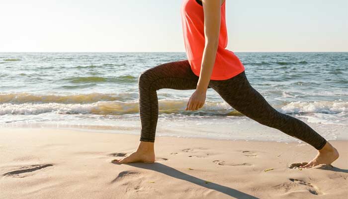 Если вы хотите защитить себя от травм, важно регулярно тренировать суставы и развивать гибкость. Самое главное поддерживать эластичность тела, чтобы обеспечить максимальный комфорт в более зрелом возрасте.