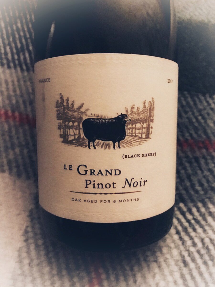 Grand pinot noir. Вино le Grand Pinot Noir (Black Sheep). Grand Noir Pinot Noir. Вино красное полусухое le Grand Noir Pinot Noir. Гранд Нуар вино с барашком.