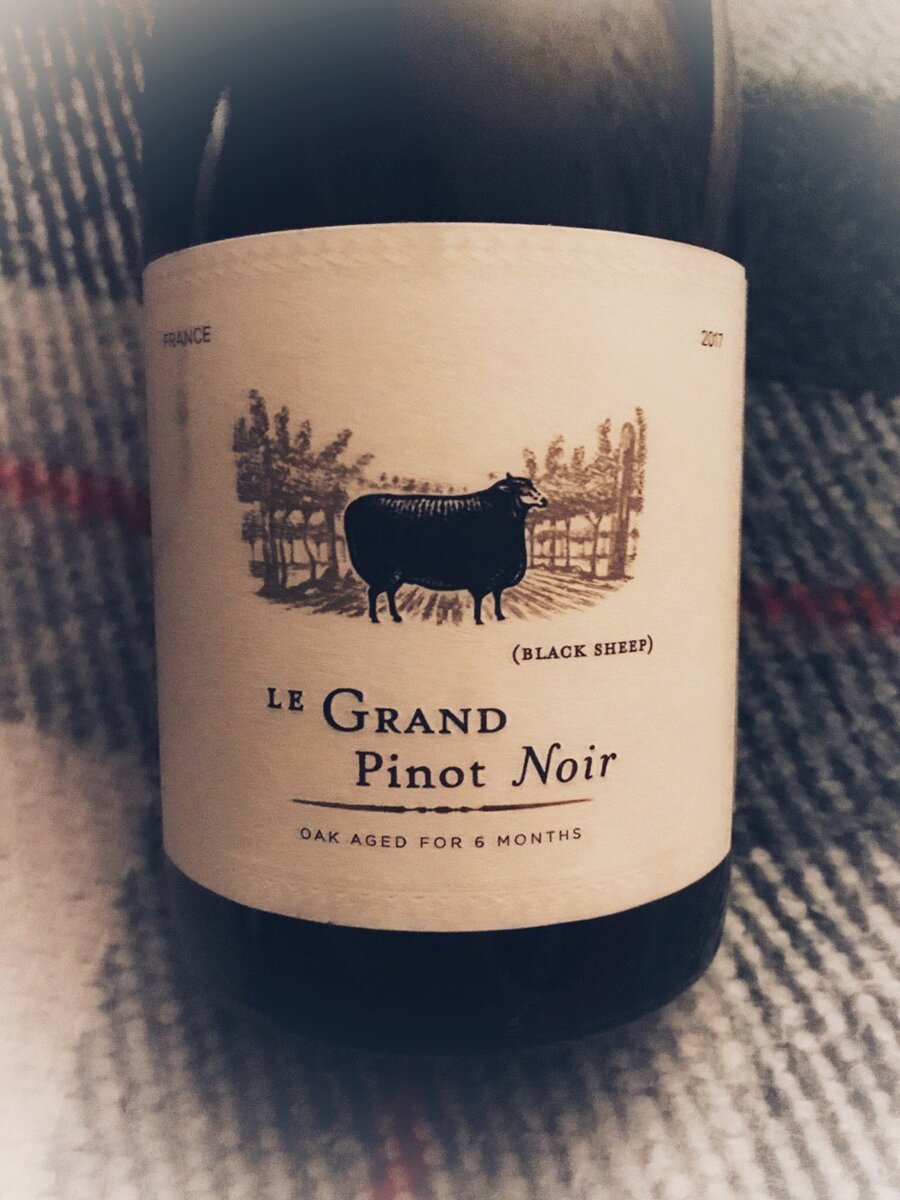 Вино sheep. Вино le Grand Pinot Noir (Black Sheep). Grand Noir Pinot Noir. Вино Ле Гран Нуар Пино Нуар красное полусухое. Pinot Noir вино Франция.