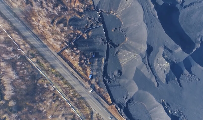 Терриконы справа, вид сверху