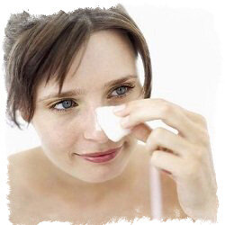 Самая популярная трактовка этой приметы звучит так: прыщ на кончике носа означает, что человек влюбился. Но давайте рассуждать здраво — чтобы на носу появилось подкожное воспаление, которое потом перейдет в форму угря или акне, не нужно испытывать романтические чувства к другому человеку, достаточно просто не умыться на ночь.