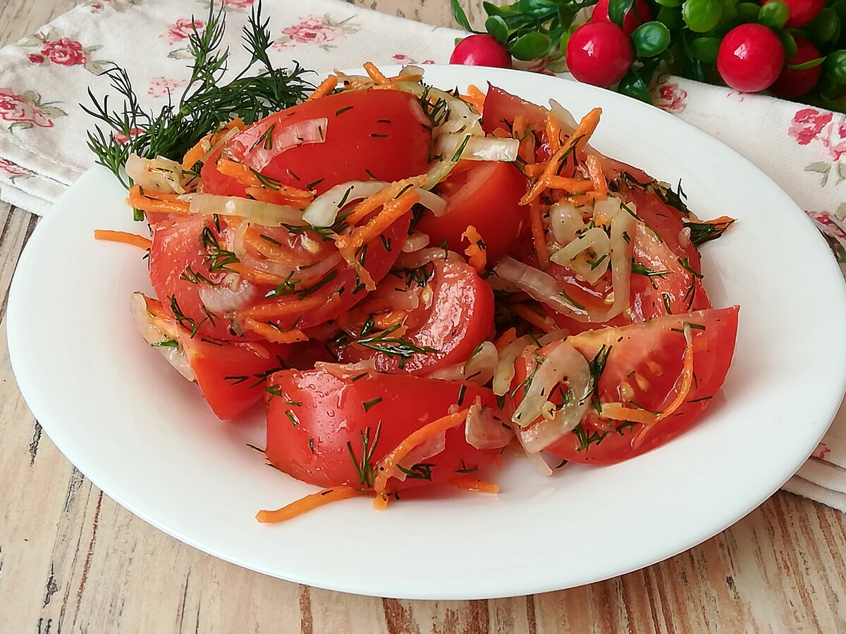 Помидоры по корейски. Корейские малосольные помидоры. Помидоры по-корейски быстрого. Помидоры по-корейски с морковью. Острые помидоры по-корейски.