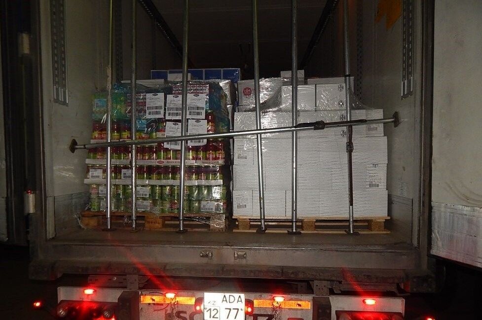 © PHOTO УПРАВЛЕНИЕ РОССЕЛЬХОЗНАДЗОРА ПО САНКТ-ПЕТЕРБУРГУ, ЛЕНИНГРАДСКОЙ И ПСКОВСКОЙ ОБЛАСТЯМ
Сотрудники Россельхознадзора вернули на территорию Латвии более двух тонн итальянского сыра