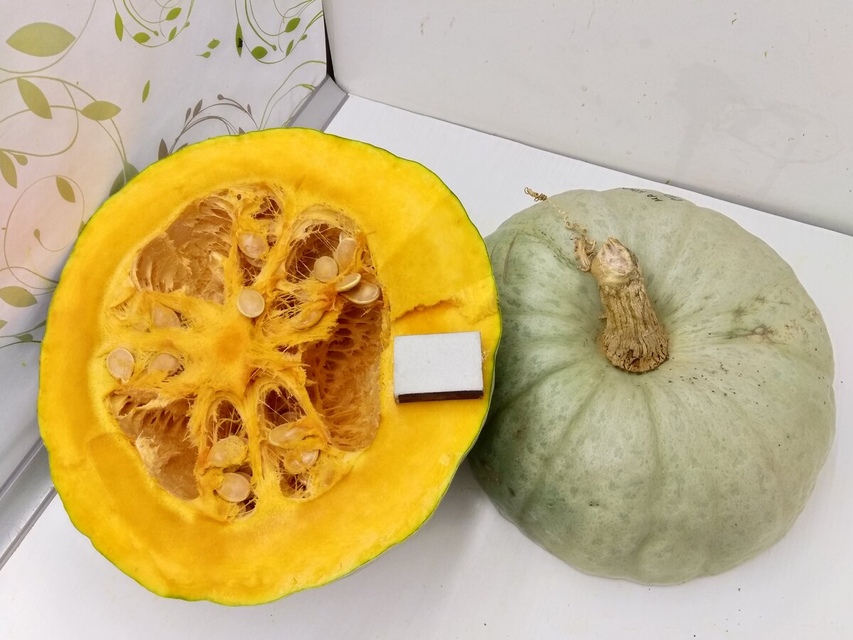 Мякоть толстая, плотная, сладкая. 