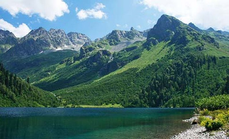 Лучше гор могут быть только горы: названы лучшие места в России и СНГ для горного туризма