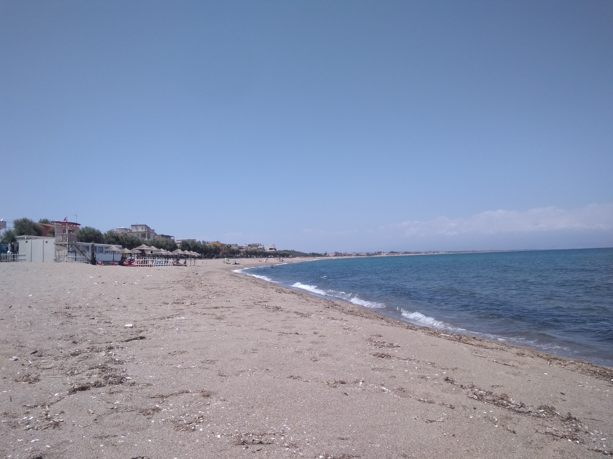 Абсолютно пустой пляж