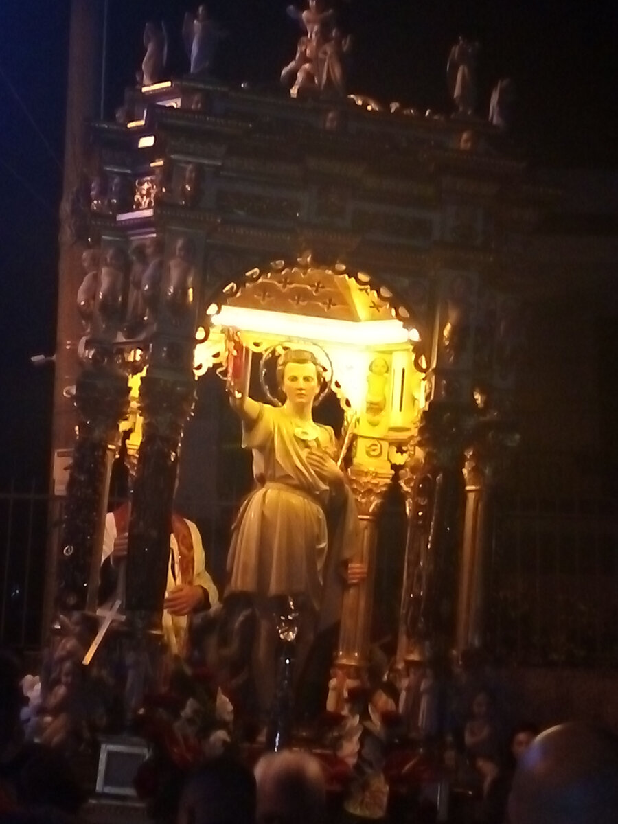 Праздничное шествие со статуей святого мученика Вита (San Vito)