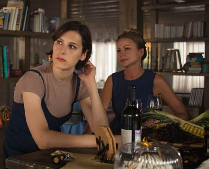 Кадр из фильма "Громкая связь" с Ириной Горбачёвой и Марией Мироновой