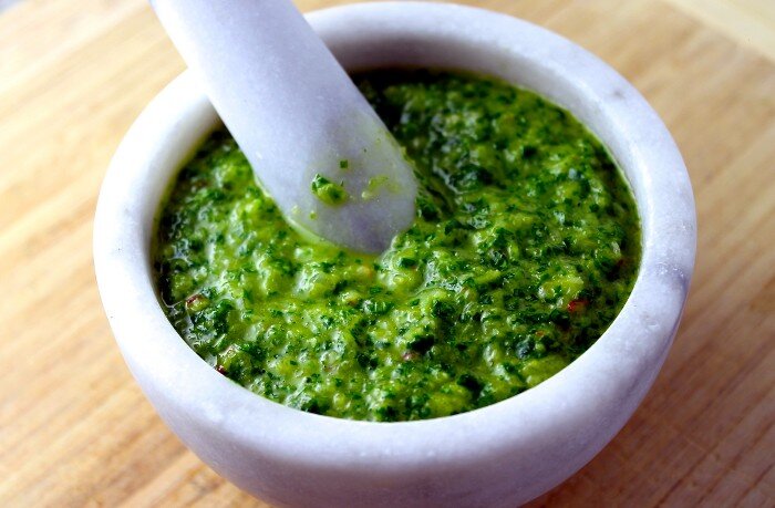 Зелeная аджика: рецепт приготовления с простыми ингредиентами