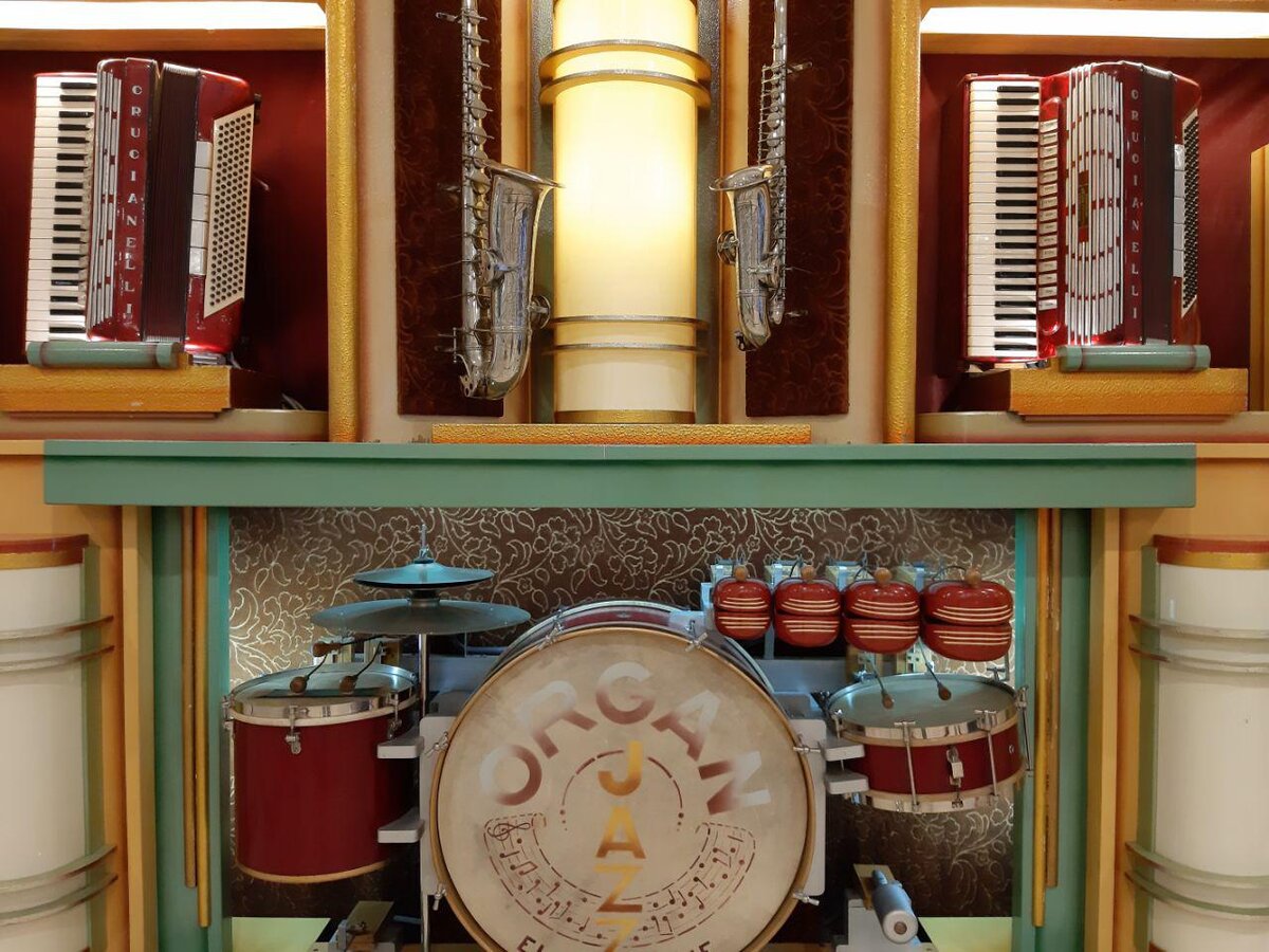 Музей Музыки – единственное место в Москве, где можно увидеть и услышать редкий музыкальный инструмент – оркестрион – электромеханический орган, имитирующий звучание уличного духового оркестра.-2