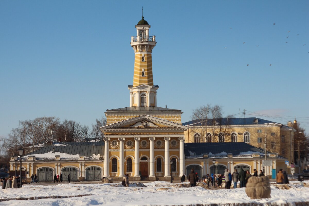 Центральная площадь города Кострома, площадь Сусанинская. На вас смотрит пожарная каланча!