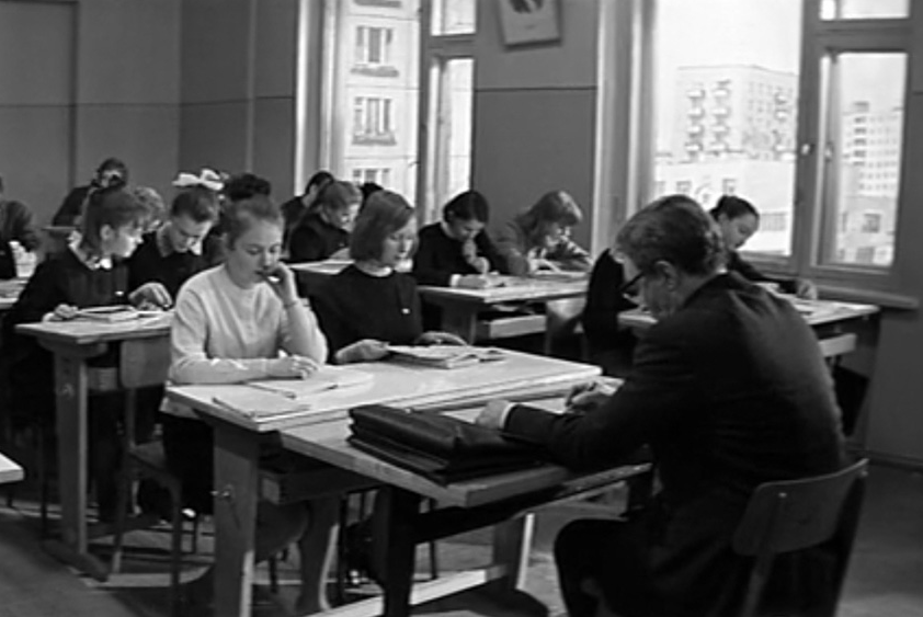 ДОЖИВЕМ ДО ПОНЕДЕЛЬНИКА