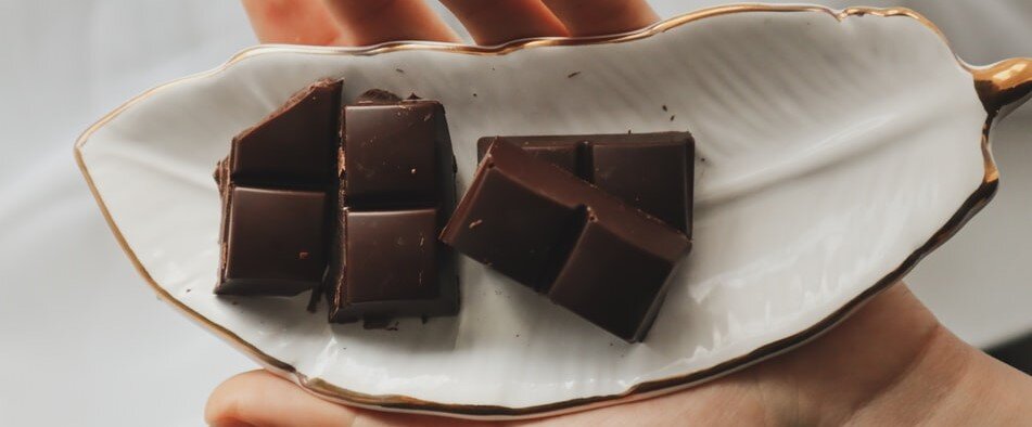 Натуральный черный шоколад из тертого какао