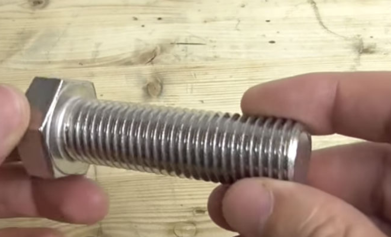 Вот примерно такой болт нужен!