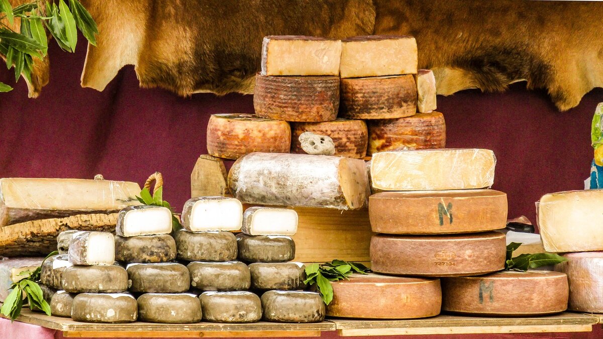 Очень много вкусного сыра, но Пармезана среди него нет