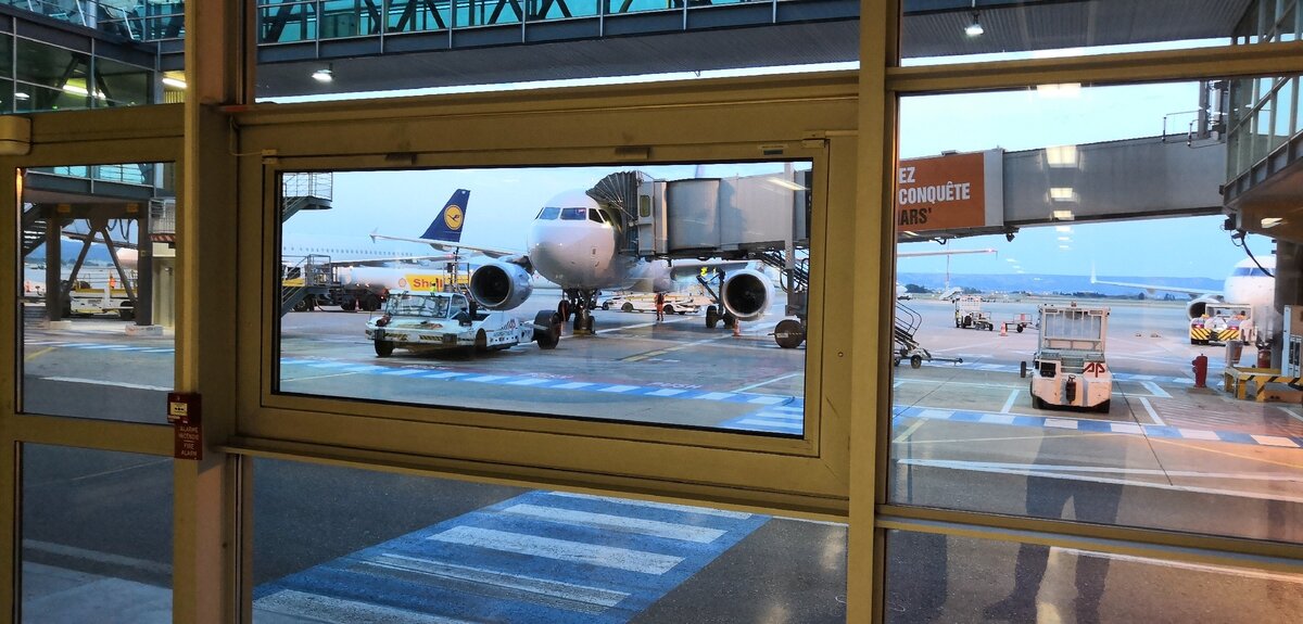 Самолет Aigle Azur