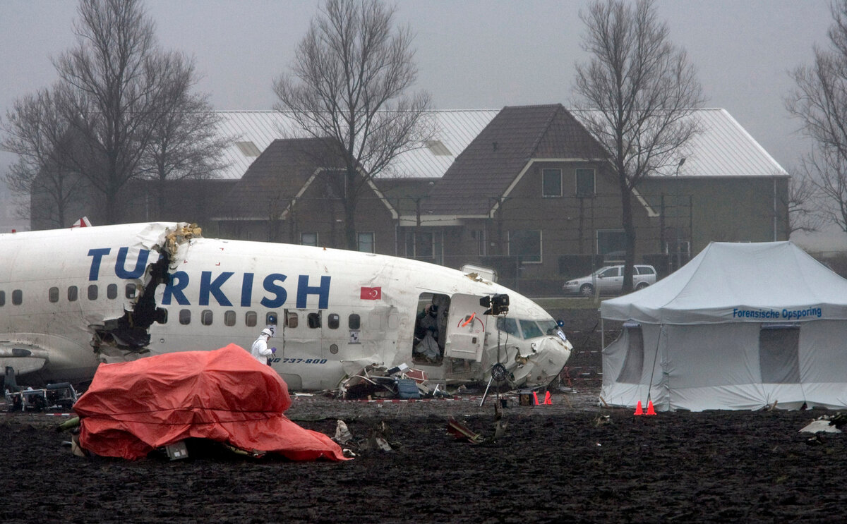 Крушение Боинга-737 под Амстердамом. Фото yandex.uz.