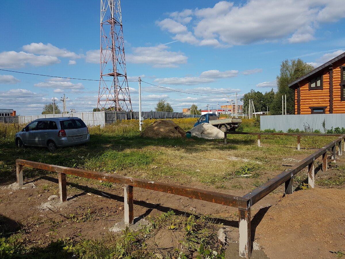 На внешних "стенах" для обвязки и опор использовали трубу 100*100*3мм, для внутренних перемычек 50*100*3мм