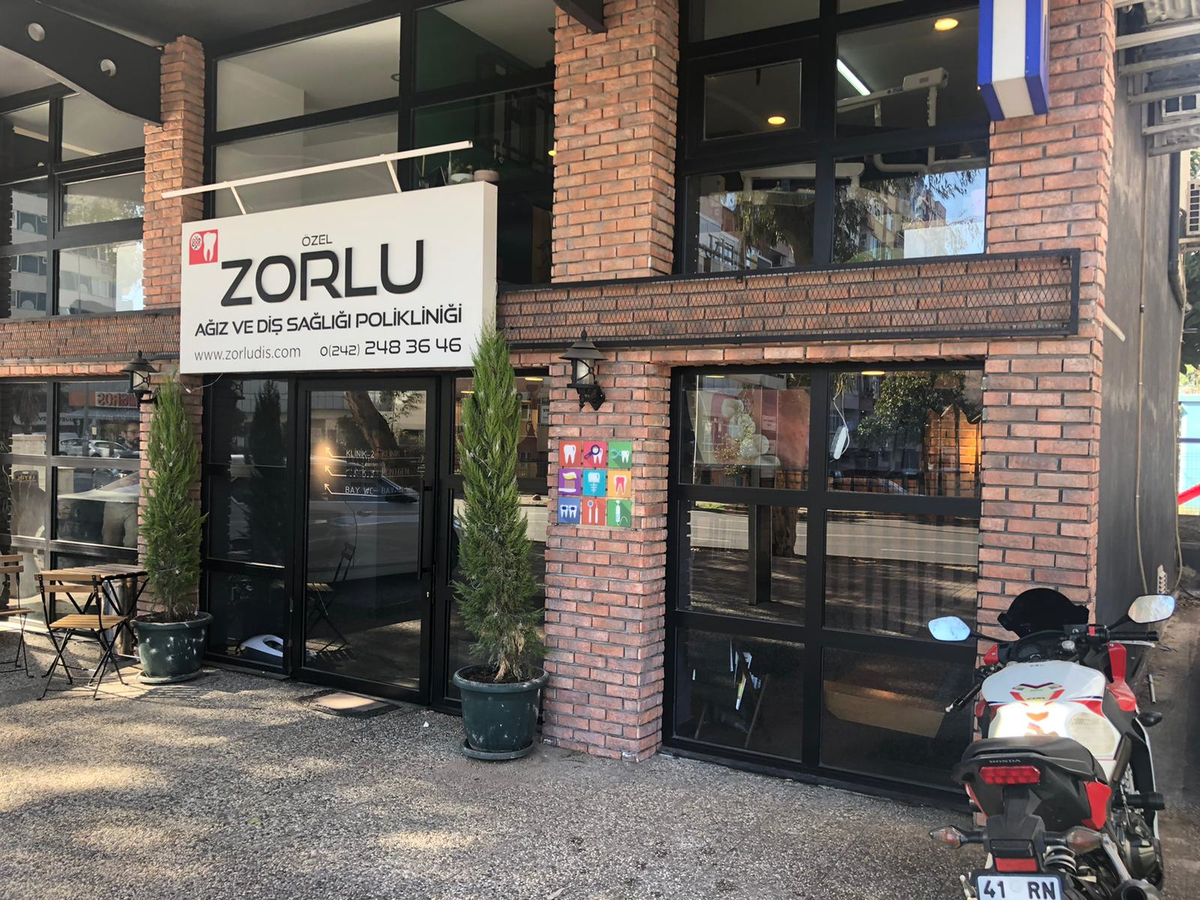 Стоматологическая клиника "ZORLU" в районе Гюллюк Муратпаша, Анталия