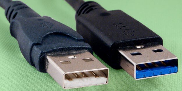 2 вида USB-кабелей: старый и новый.