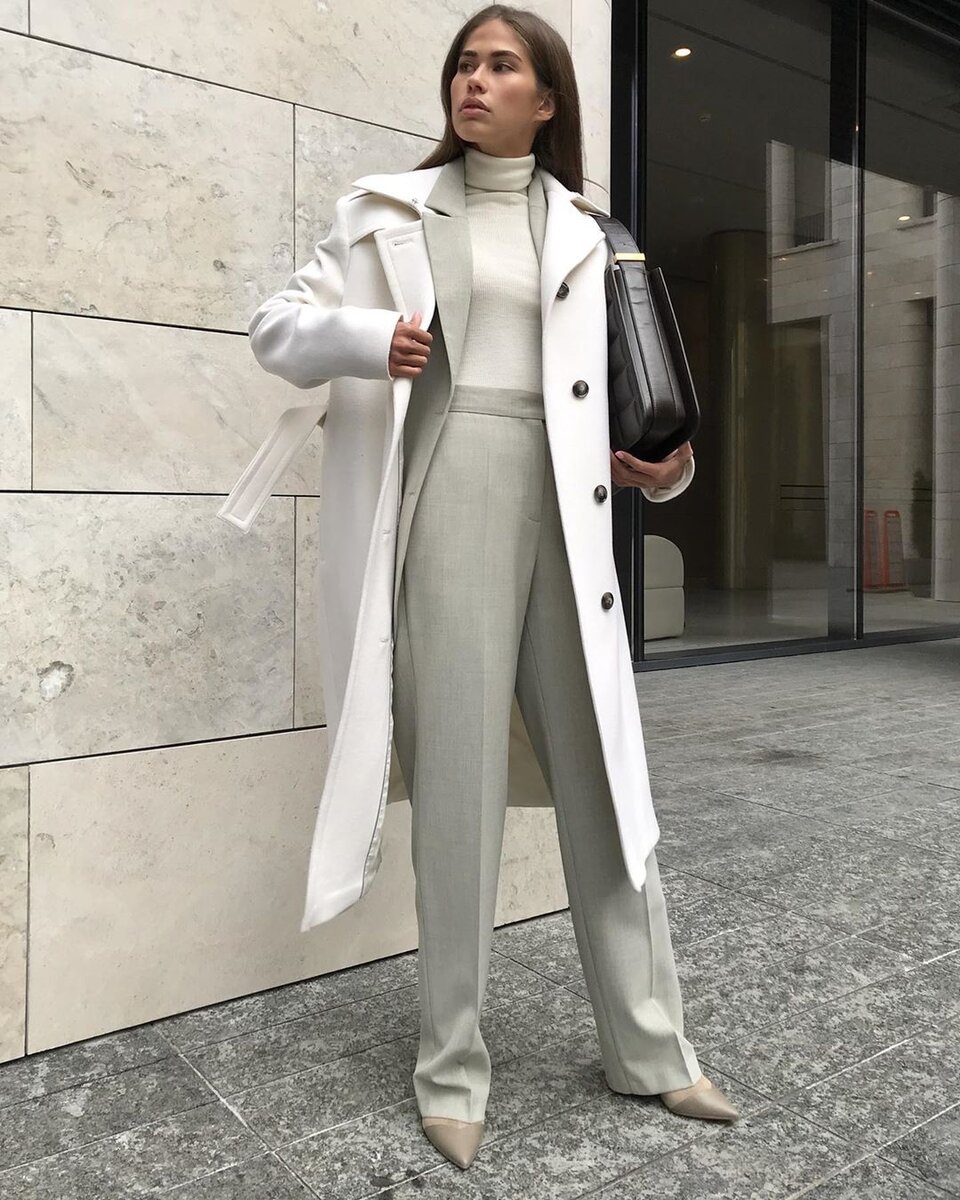 www.instagram.com/12storeez