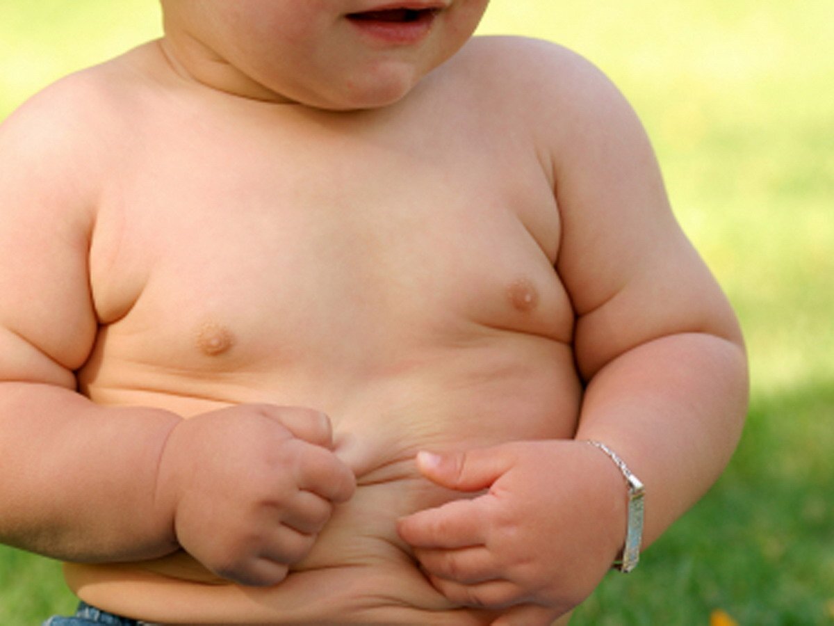 Я выгляжу как маленький и толстенький бегемот.