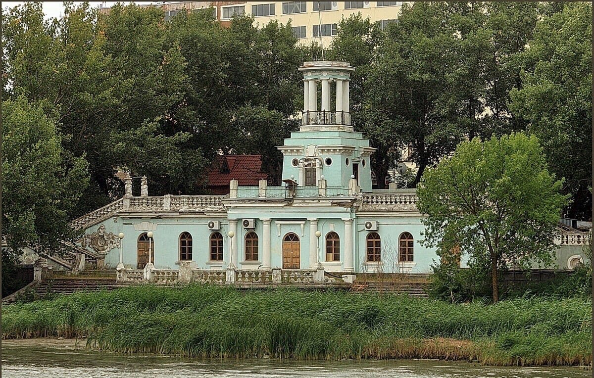 это старое фото, кондиционеров там уже нет