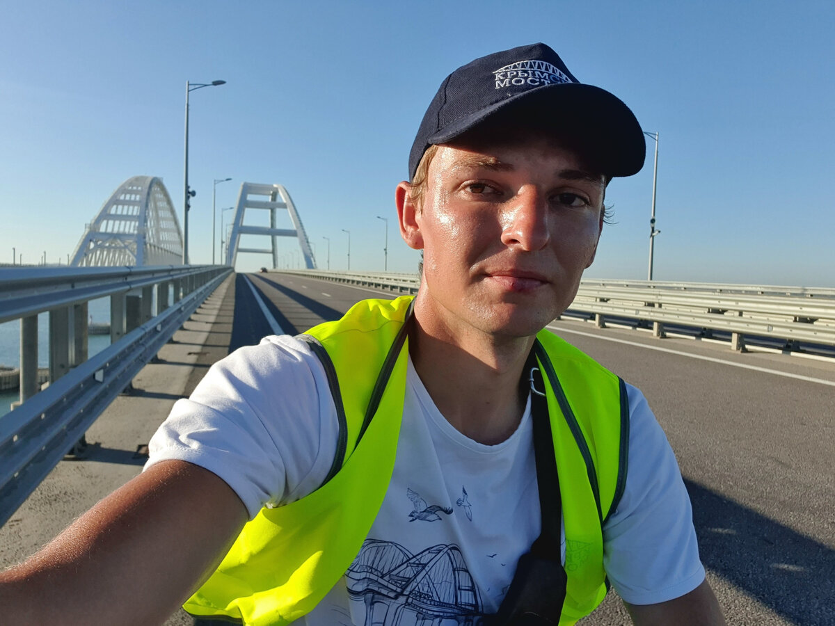 Александр Долгополов на Крымском мосту // Фото со страницы крымчанина в ВК