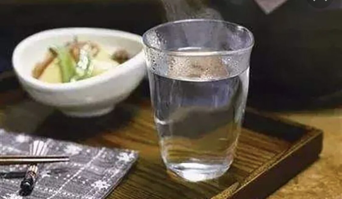 Почему пьют кипяток. Теплая вода Китай. Китайцы и горячая вода. Китайцы пьют кипяток. Теплая вода китайцы.