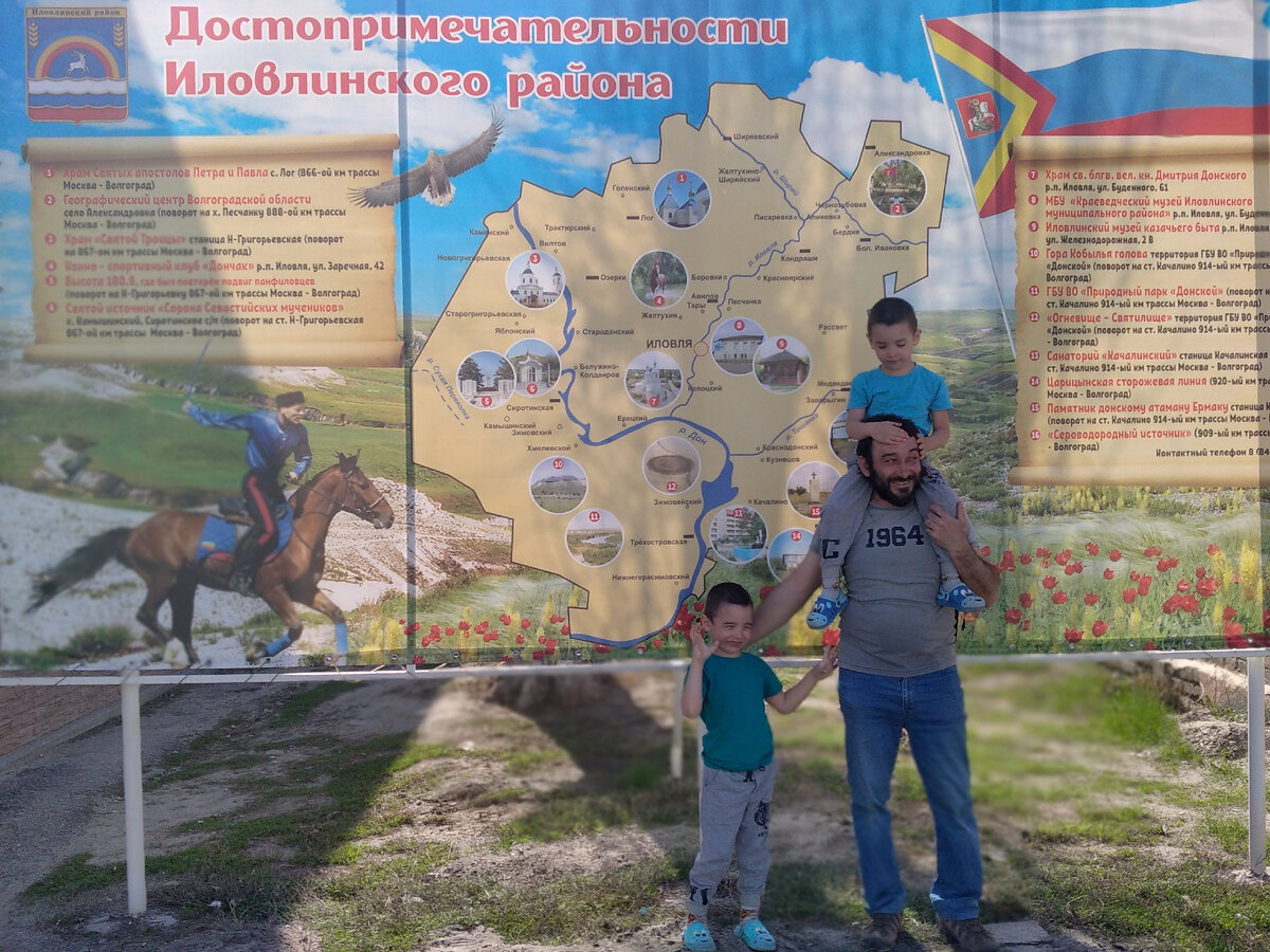 Нет, эта футболка не 1964 года выпуска. Но лет пятнадцать он ее носит точно.