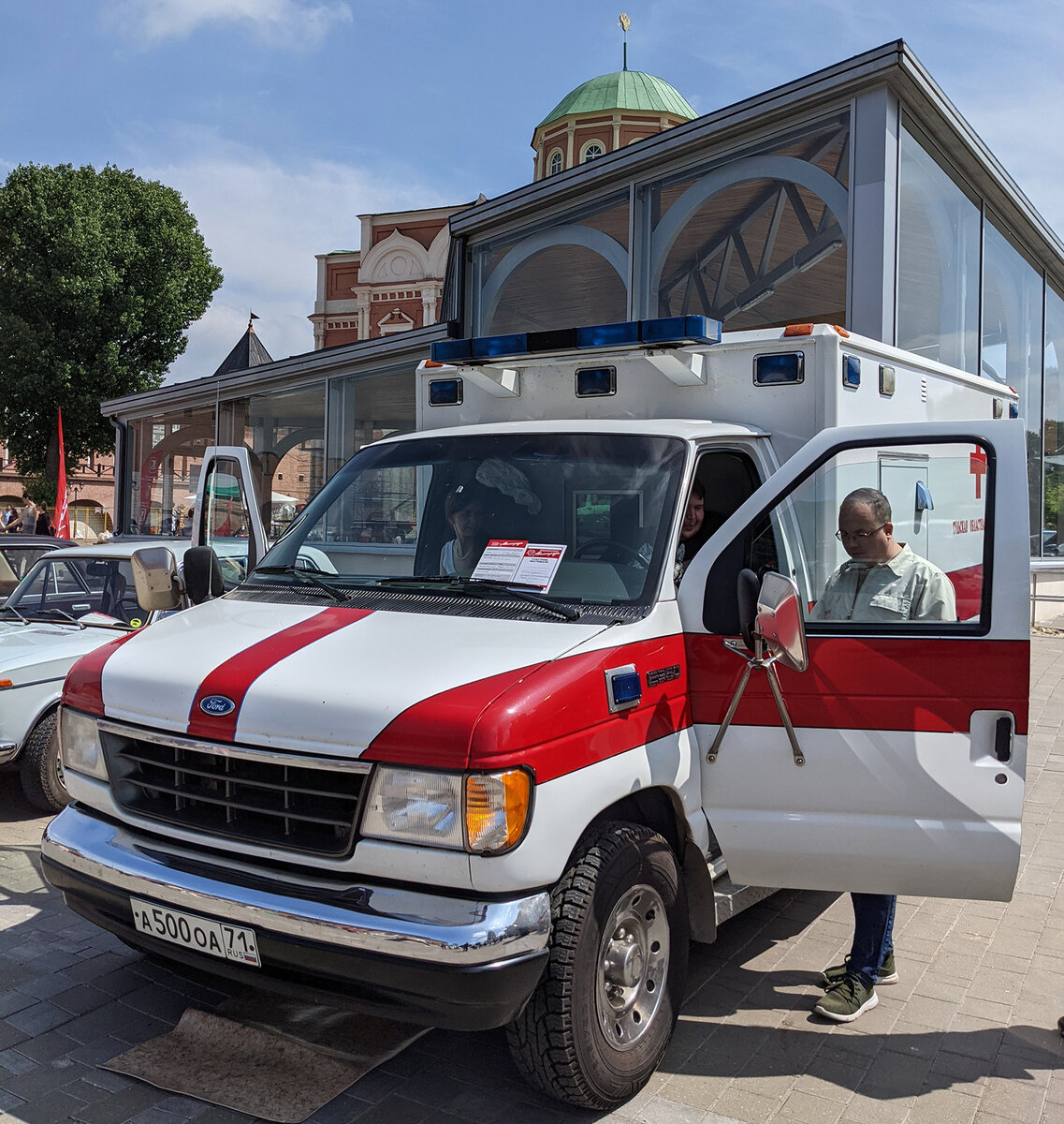 Скорые с модульной надстройкой из сэндвич-панелей популярны за границей. У нас данный тип практически не встречается, недавно ГАЗ представил модульную скорую помощь на базе ГАЗель NN