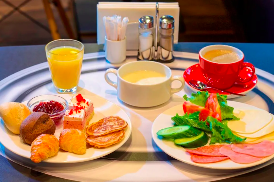 Иногда хочется приготовить себе завтрак как в отеле (фото - hotel-moskva-alushta.ru)