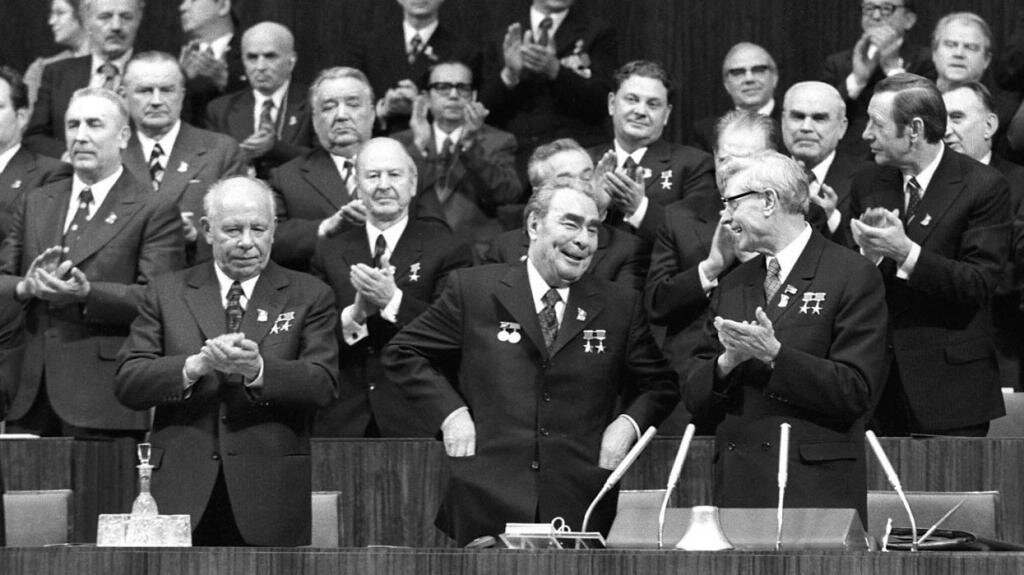 Политбюро при Брежневе. Источник: Яндекс.Картинки