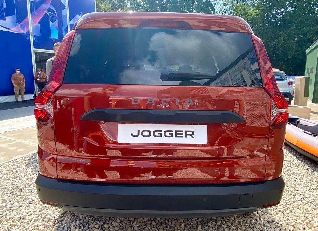 Jogger - сменщик Lada Largus в России. 7 мест, багажник на 712 л и ...