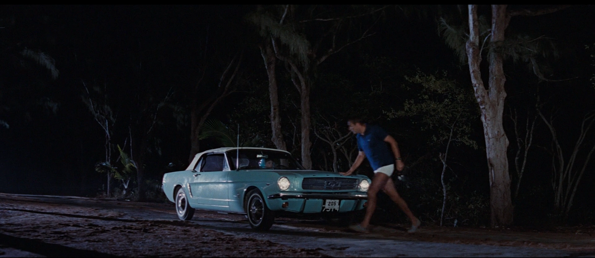 Кадр из фильма «Шаровая молния», 1965 г. (листать вправо).