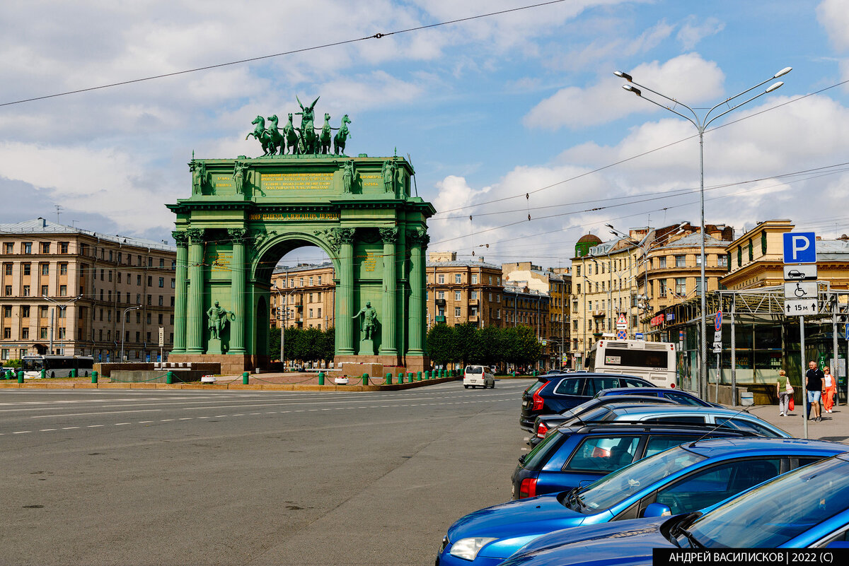 Было и стало: 8 фотографий района рядом с метро 