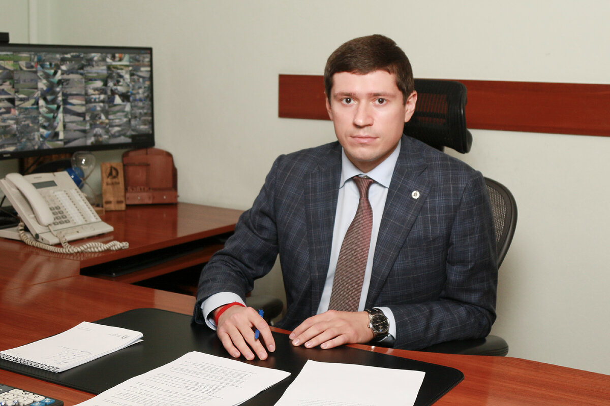 Артем Шамков — генеральный директор ООО «Барнаульский завод автоформованных термостойких изделий»; победитель Всероссийского конкурса Общероссийской общественной организации «ДЕЛОВАЯ РОССИЯ» «ЛЮДИ ДЕЛА» в 2019 г., обладатель Серебряного почётного знака «Лидер экономики Алтайского края». Четыре раза завоевал звание «Директор года. Алтайский край» в 2017, 2018, 2019, 2021 годах. Лауреат конкурса «Директор года Сибири 2021».