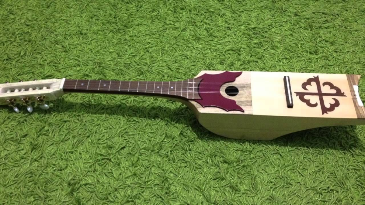Дагестанская балалайка. Дечиг пондар. Музыкальный инструмент дечиг пондар. Чеченский дечиг пондар. Чеченский музыкальный инструмент дечиг пондар.